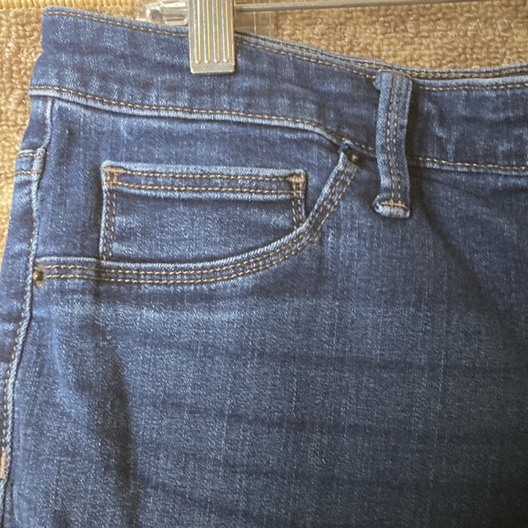 Universal Thread size 16 jeans. - Picture 8 of 11